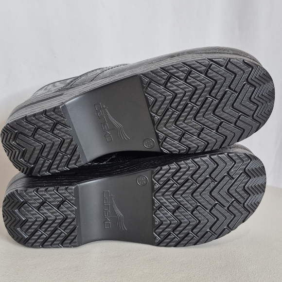 Dansko Professional Black Tooled Leather Clog - Size 9W - Picture 12 of 14